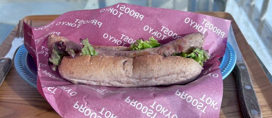 プロースト東京の自家製ソーセージを使ったホットドッグ