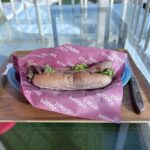 プロースト東京の自家製ソーセージを使ったホットドッグ